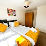 4 Bedroom House For Contractors,Family,Free Parking,Study,Internet In Ipswich