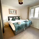 4 Bedroom House For Contractors,Family,Free Parking,Study,Internet In Ipswich