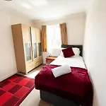 4 Bedroom House For Contractors,Family,Free Parking,Study,Internet In Ipswich